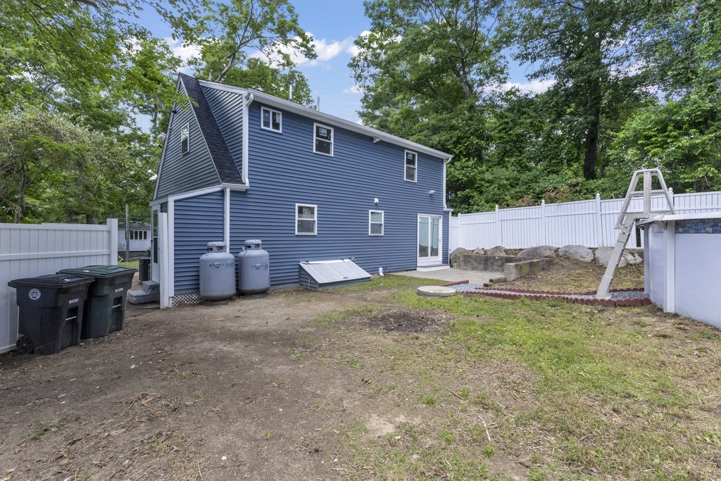64 Mohawk Street Coventry, RI 02816 - Photo 3 of 36 Gallery Image 3