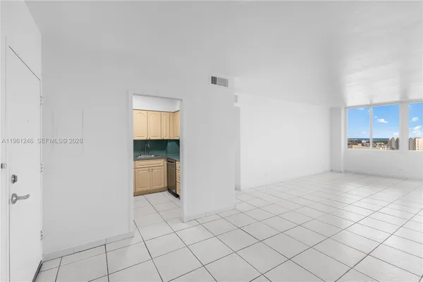$2,600 | 7441 Wayne Avenue, Unit 11G, Miami Beach, FL 33141