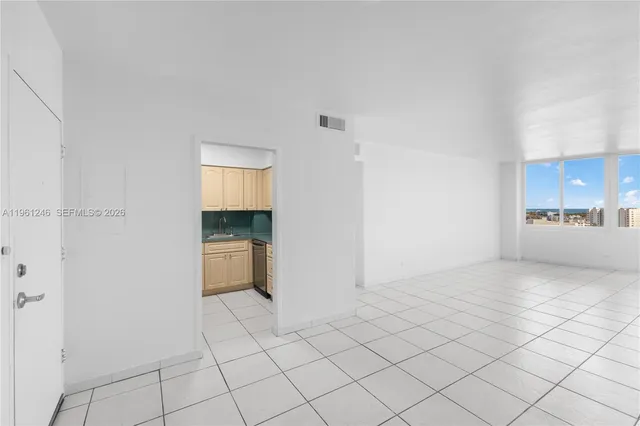 $2,700 | 7441 Wayne Avenue, Unit 11G, Miami Beach, FL 33141