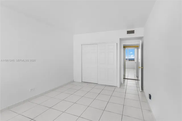 $2,700 | 7441 Wayne Avenue, Unit 11G, Miami Beach, FL 33141