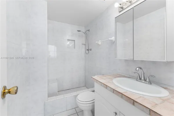 $2,600 | 7441 Wayne Avenue, Unit 11G, Miami Beach, FL 33141