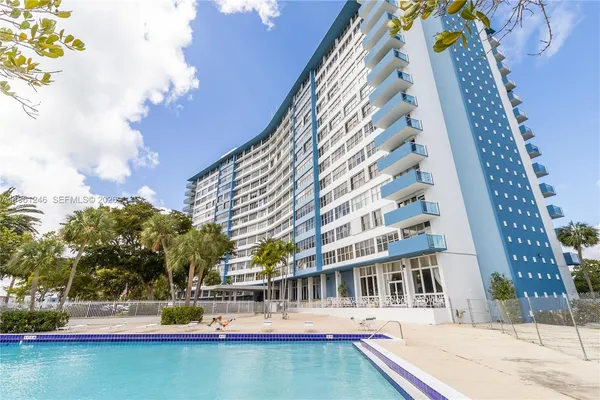 $2,600 | 7441 Wayne Avenue, Unit 11G, Miami Beach, FL 33141