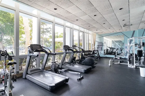$2,600 | 7441 Wayne Avenue, Unit 11G, Miami Beach, FL 33141
