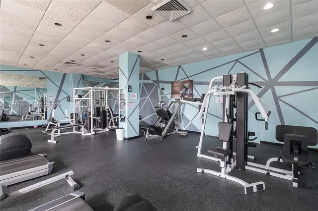 $2,700 | 7441 Wayne Avenue, Unit 11G, Miami Beach, FL 33141