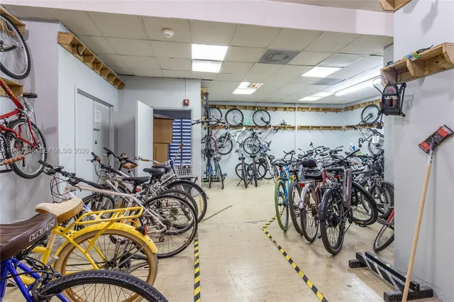 $2,700 | 7441 Wayne Avenue, Unit 11G, Miami Beach, FL 33141