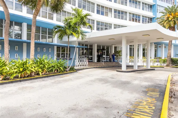 $2,600 | 7441 Wayne Avenue, Unit 11G, Miami Beach, FL 33141