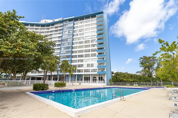 $2,600 | 7441 Wayne Avenue, Unit 11G, Miami Beach, FL 33141