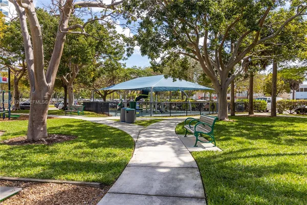$2,600 | 7441 Wayne Avenue, Unit 11G, Miami Beach, FL 33141