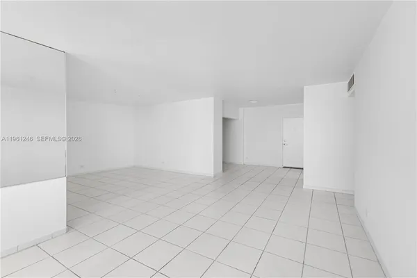 $2,600 | 7441 Wayne Avenue, Unit 11G, Miami Beach, FL 33141