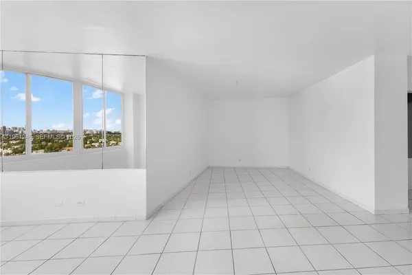 $2,600 | 7441 Wayne Avenue, Unit 11G, Miami Beach, FL 33141