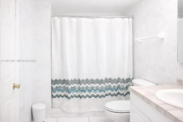 $2,700 | 7441 Wayne Avenue, Unit 11G, Miami Beach, FL 33141