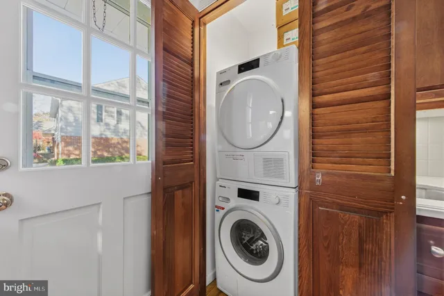 a close view of utility room with washer and dryer