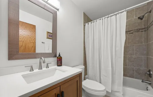 $3,100 | 2235 Cheshire Drive, Aurora, IL 60502
