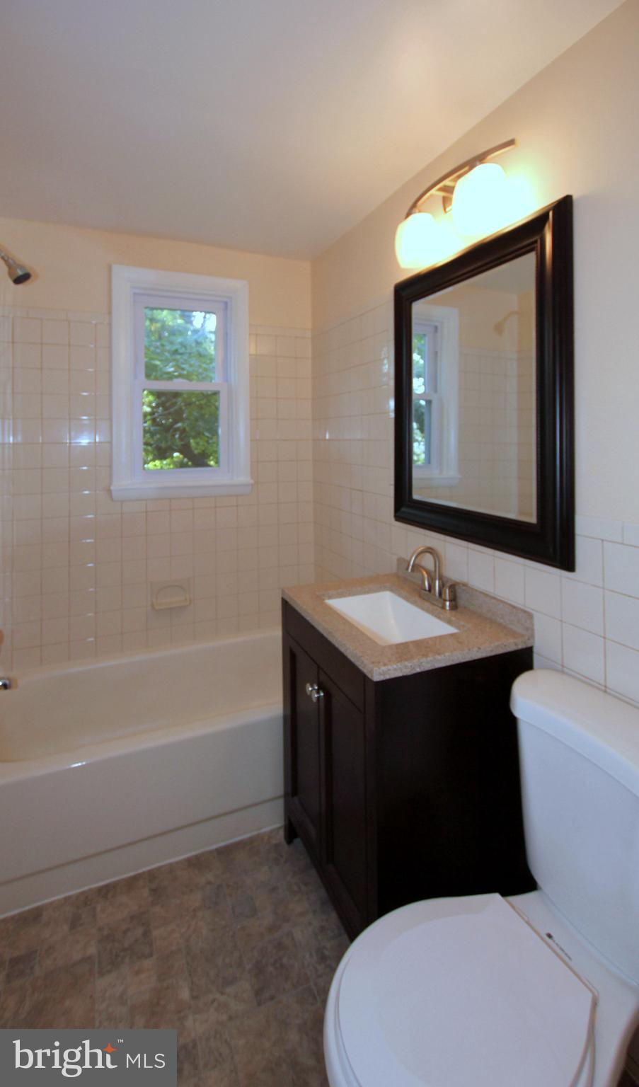 5104 Sunset Road Baltimore, MD 21215 - Photo 12 of 22 Bath