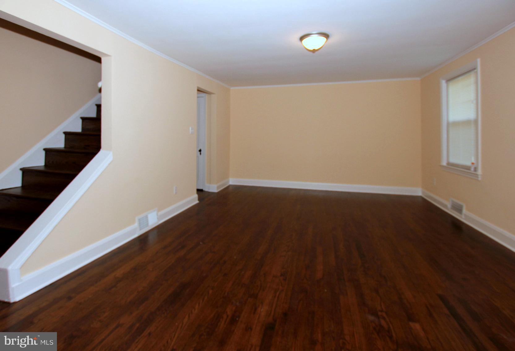 5104 Sunset Road Baltimore, MD 21215 - Photo 6 of 22 Living Room