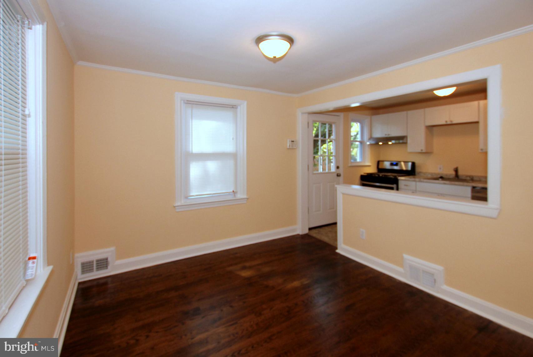 5104 Sunset Road Baltimore, MD 21215 - Photo 8 of 22 Dining Room