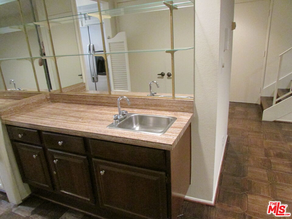 1850 Midvale Avenue, Unit 7 Los Angeles, CA 90025 - Photo 11 of 13 a bathroom with a sink and a mirror