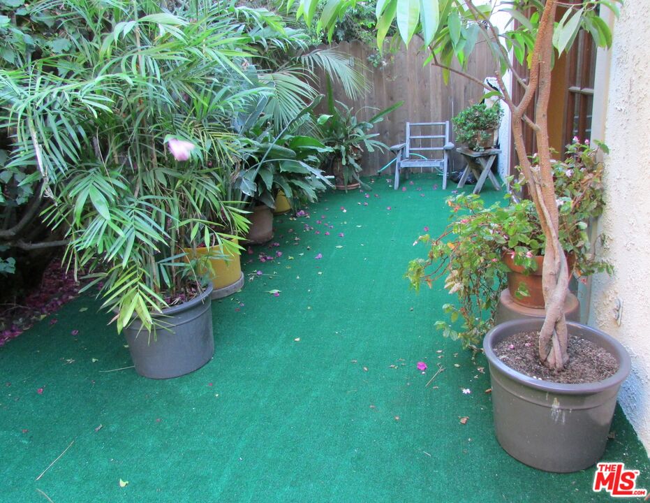 1850 Midvale Avenue, Unit 7 Los Angeles, CA 90025 - Photo 5 of 13 a view of a backyard with plants and garden
