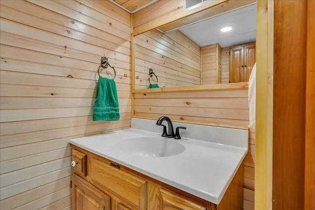 $229,900 | 2801 King Street, Endicott, NY 13760