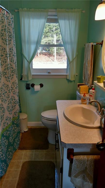 441 Augusta Road Washington, ME 04574 - Photo 17 of 28 1st floor bathroom