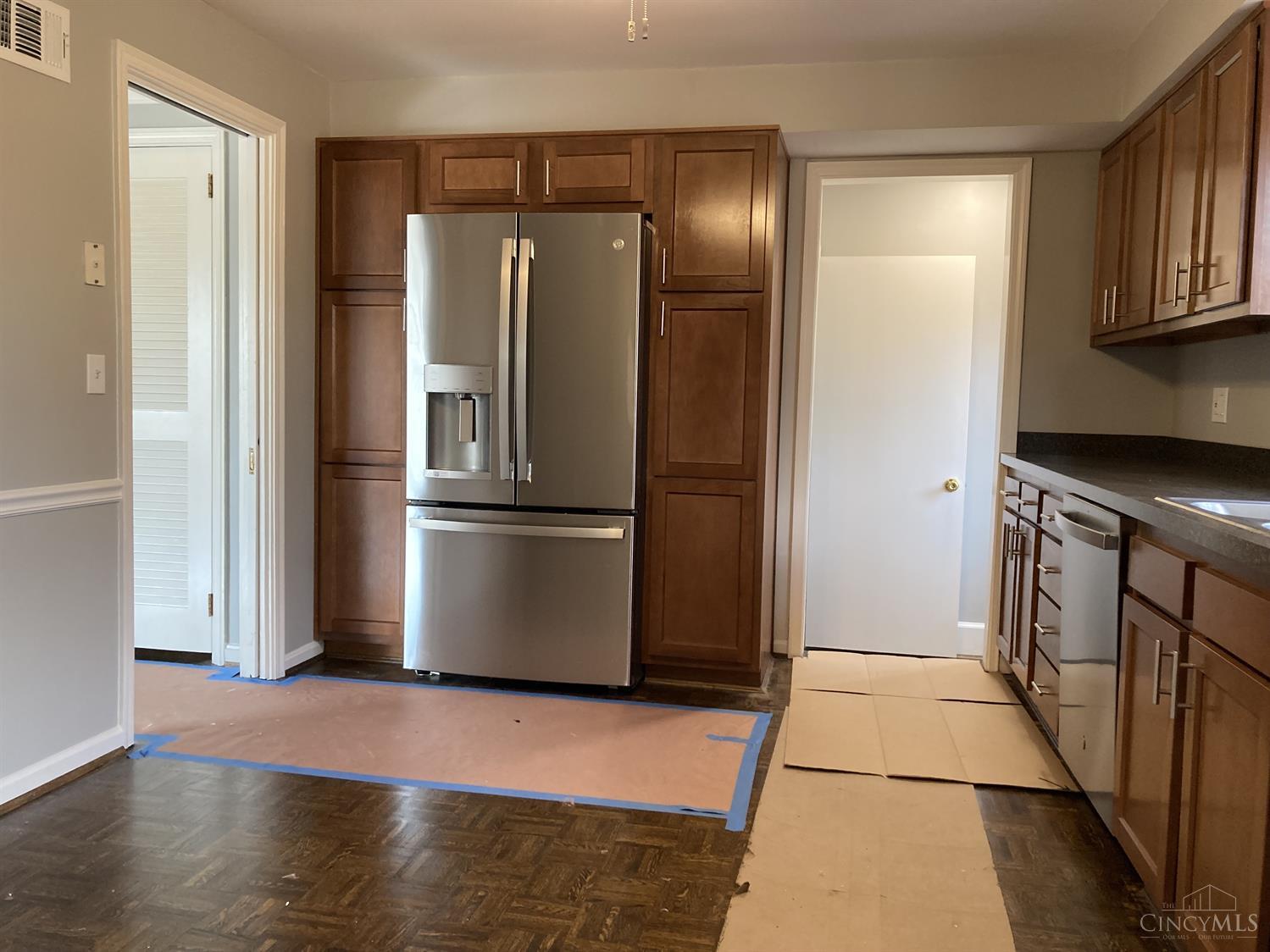 1130 Neeb Road Cincinnati, OH 45233 - Photo 8 of 38 New SS Refrigerator.