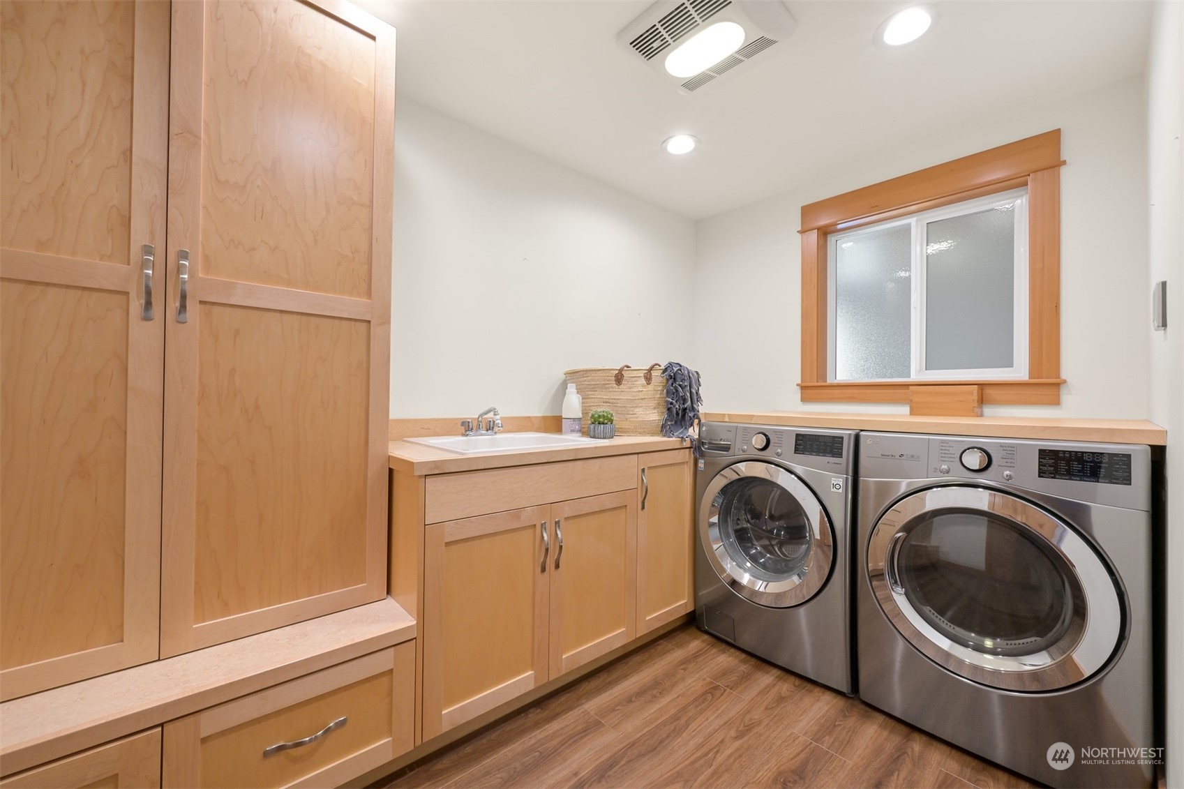 516 Briar Road Bellingham, WA 98225 - Photo 33 of 39 a utility room with sink dryer and washer