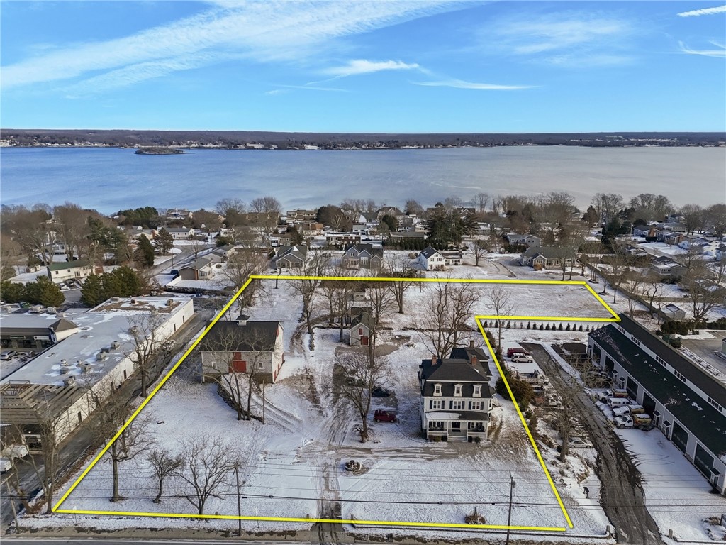 View from East Main Road eastward toward Sakonnet River (lot lines are reasonably approximate)