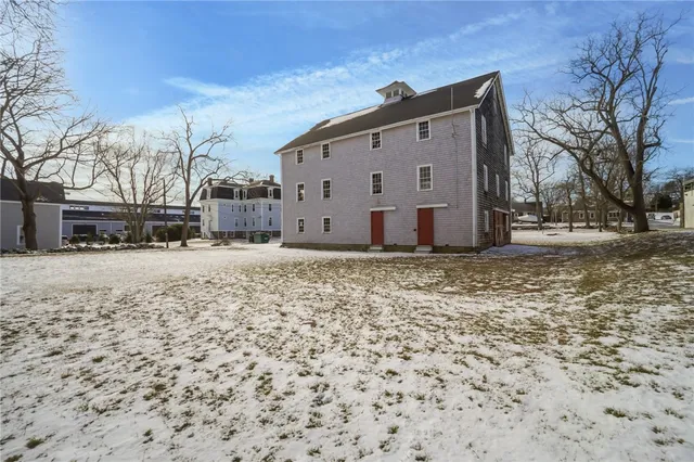 $1,495,000 | 2967 East Main Road, Portsmouth, RI 02871