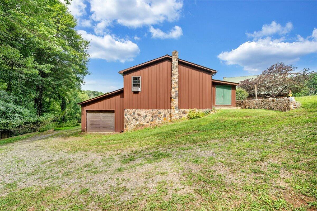 2275 Union School Road Southwest Willis, VA 24380 - Photo 54 of 86 52-MIB00326