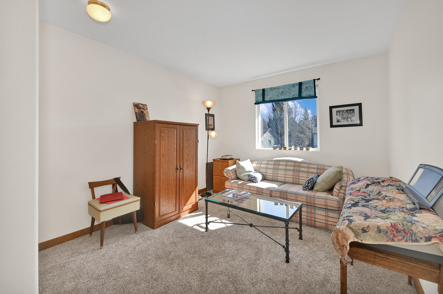 1142 Northeast Ross Road Bend, OR 97701 - Photo 14 of 30 Second of 3 bedrooms