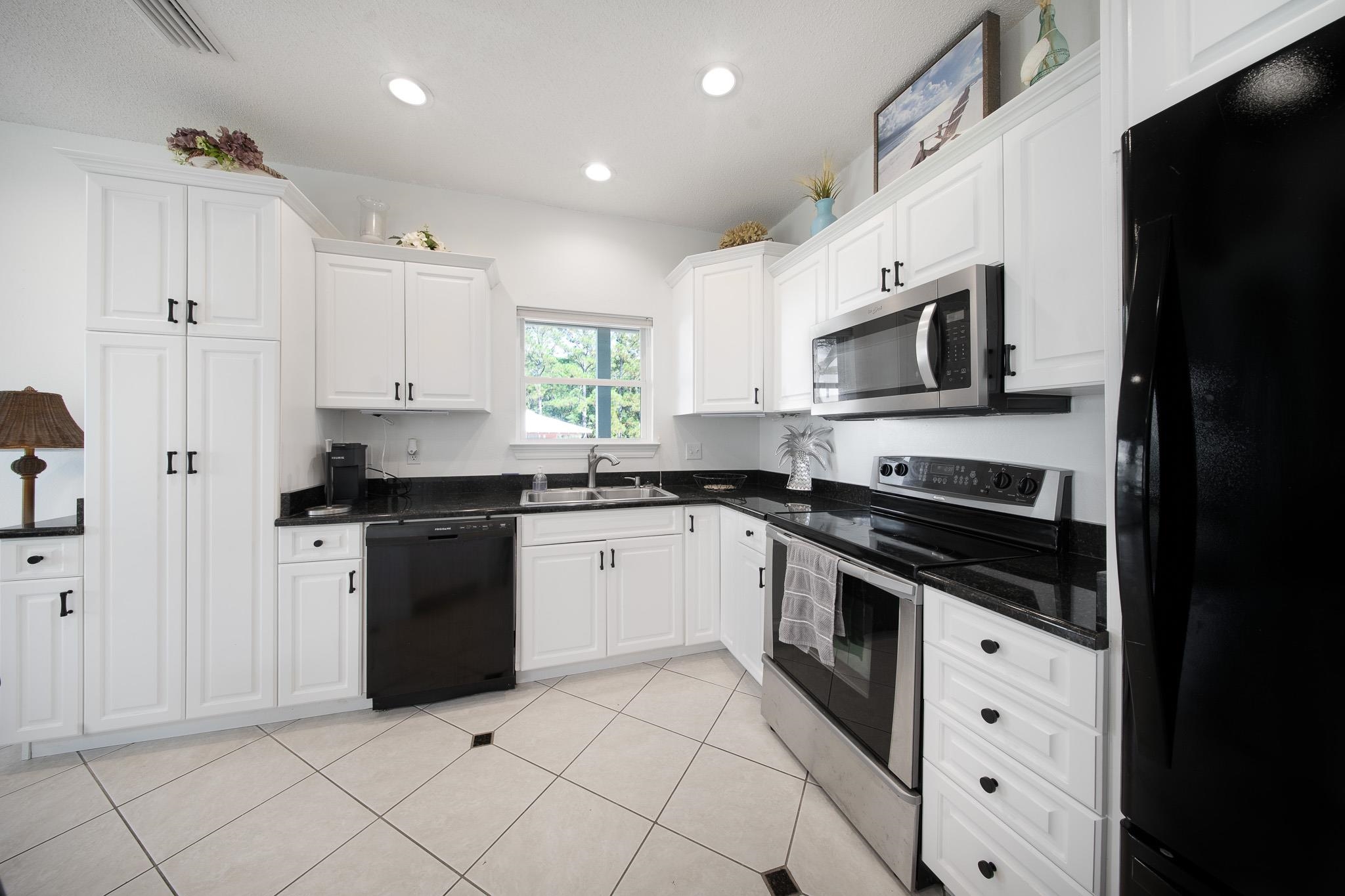 12475 State Highway, Unit 17 Gulf Shores, AL 36542 - Photo 14 of 55 Kitchen