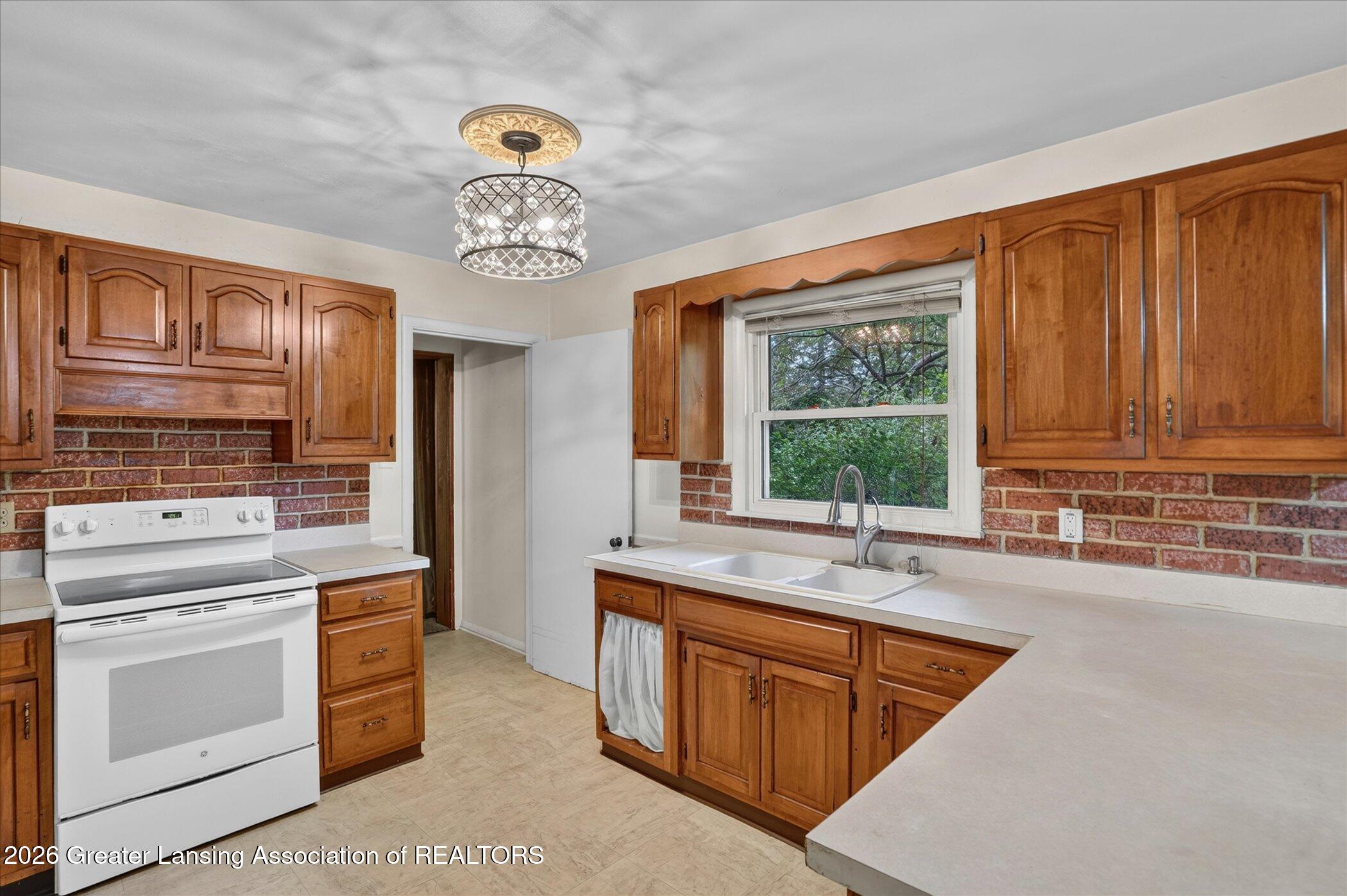 12419 East Greenfield Road Lansing, MI 48917 - Photo 20 of 46 20-12419-E-Greenfield-Rd-Lansing-WindowS