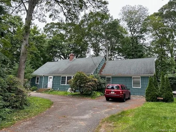 $675,000 | 955 Deep Hole Drive, Mattituck, NY 11952