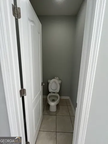 a bathroom with a toilet