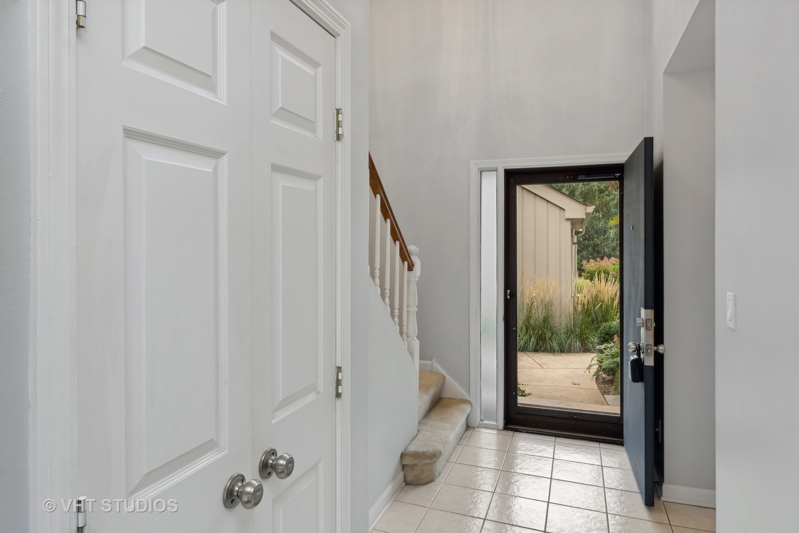 463 Old Barn Road Lake Barrington, IL 60010 - Photo 3 of 18 Gallery Image 3