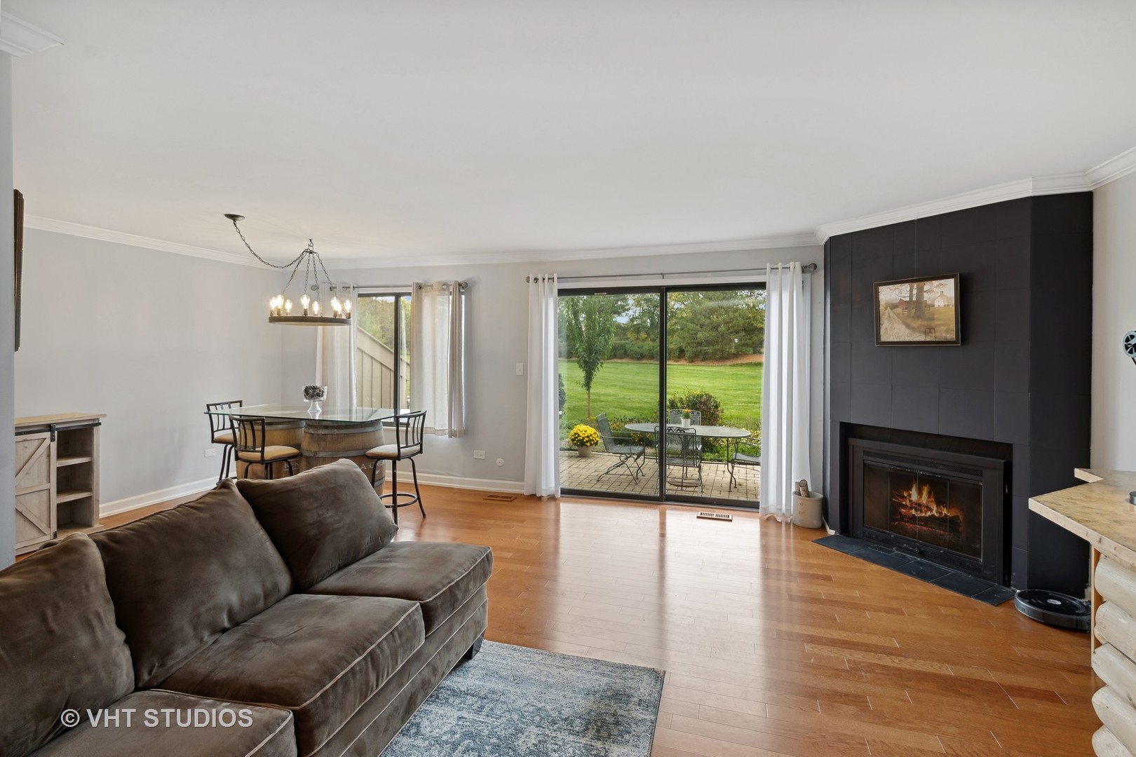 463 Old Barn Road Lake Barrington, IL 60010 - Photo 4 of 18 Gallery Image 4