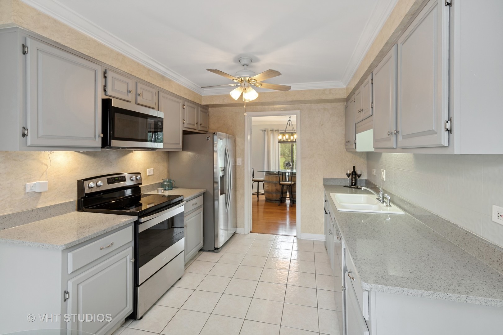 463 Old Barn Road Lake Barrington, IL 60010 - Photo 6 of 18 Gallery Image 6