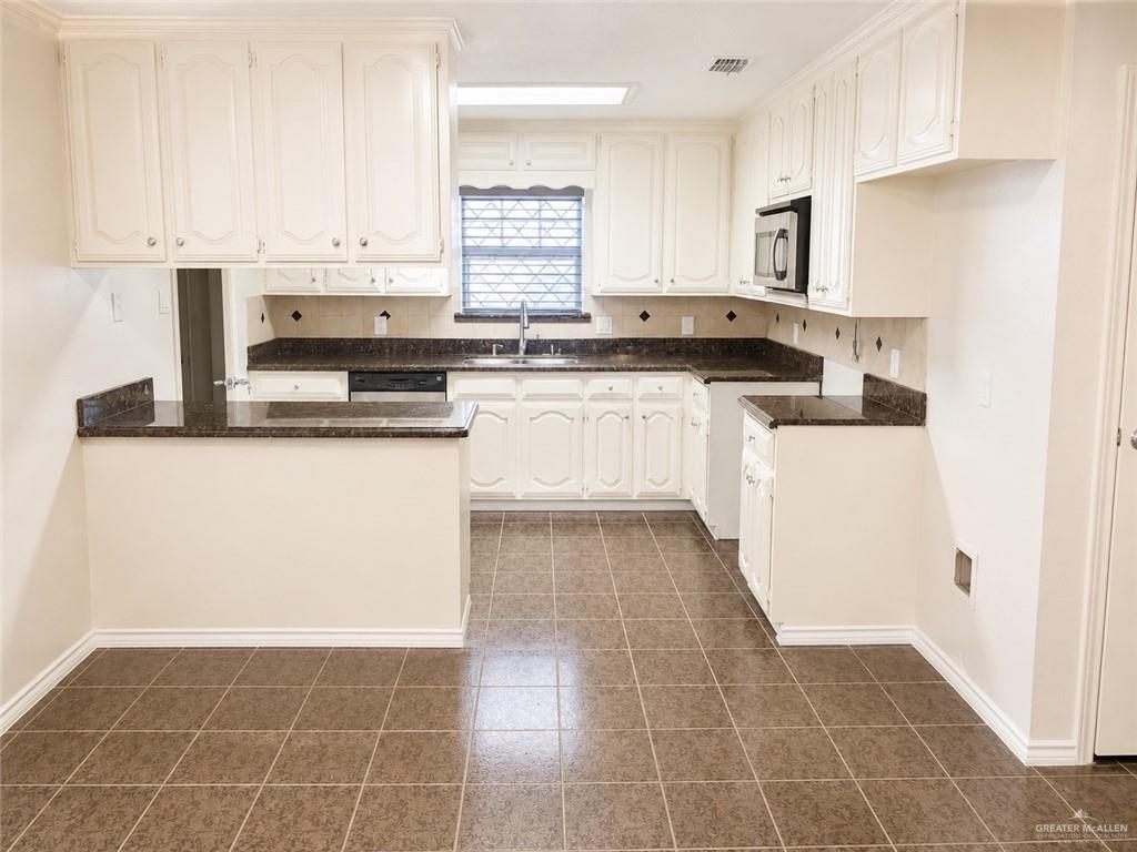 2401 South Jackson Road, Unit 18 Pharr, TX 78577 - Photo 4 of 13 Gallery Image 4