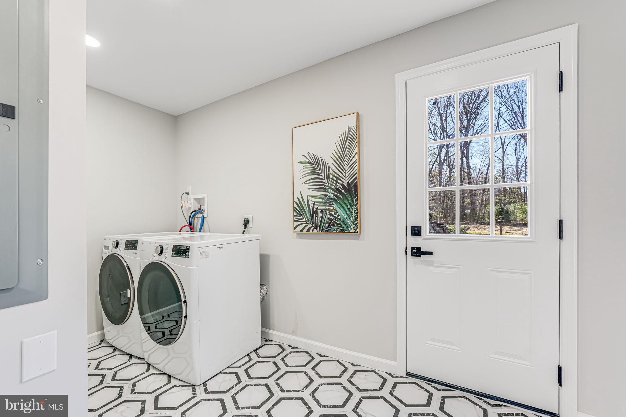 3620 Hill Street Fairfax, VA 22030 - Photo 22 of 71 a utility room with dryer and washer