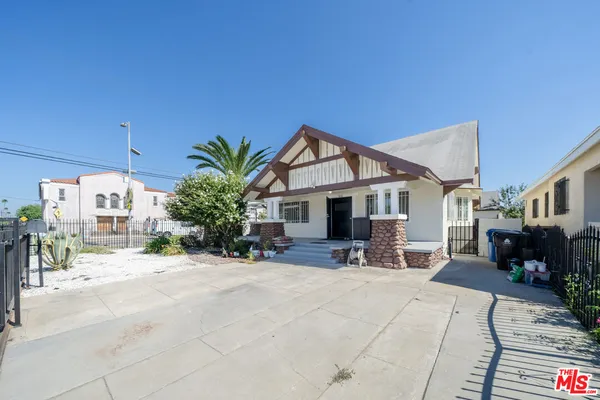 $1,050,000 | 804 West 55th Street, Los Angeles, CA 90037