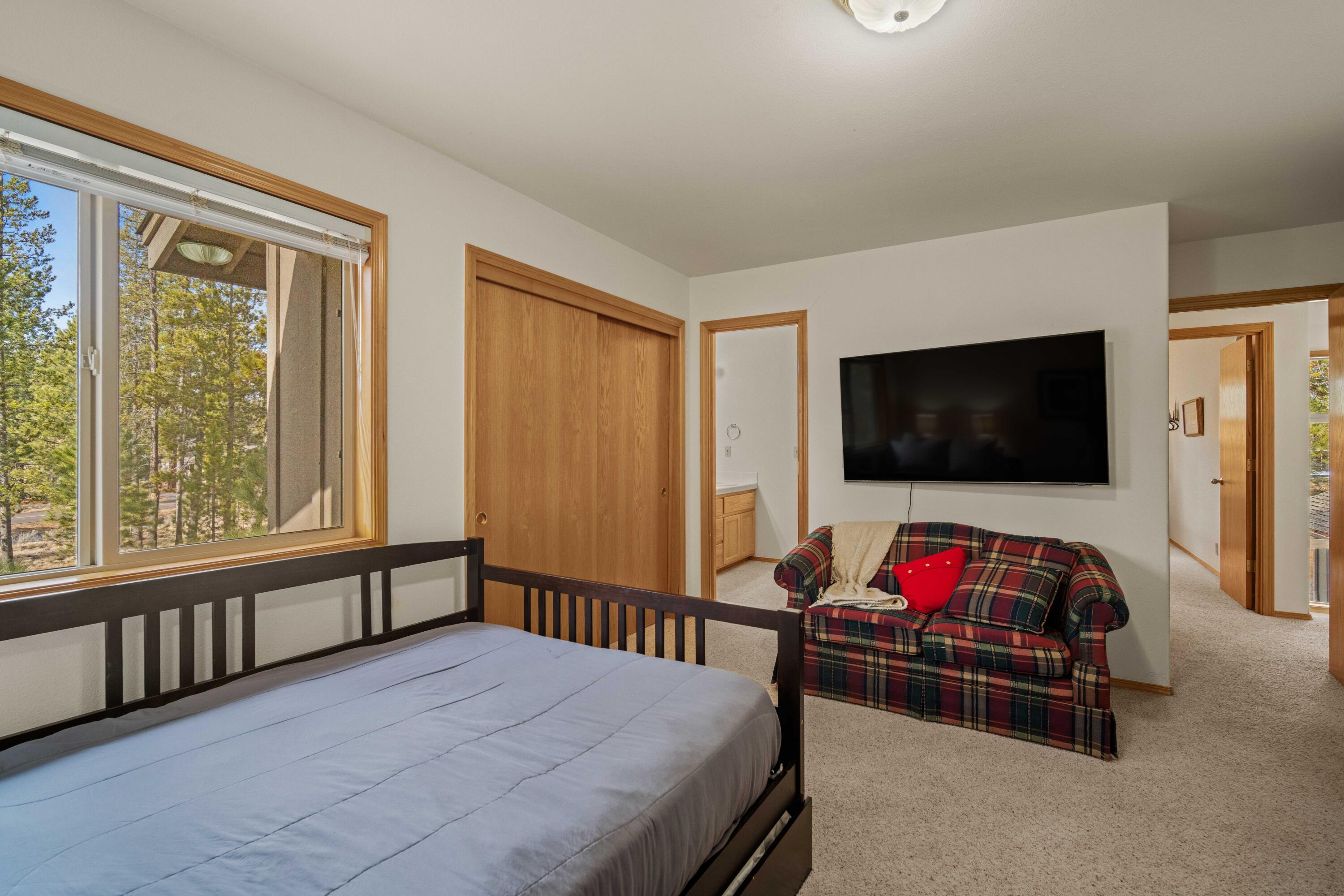 57655 Aspen Lane, Unit 2 Sunriver, OR 97707 - Photo 34 of 47 37 - upstairs bunk.3