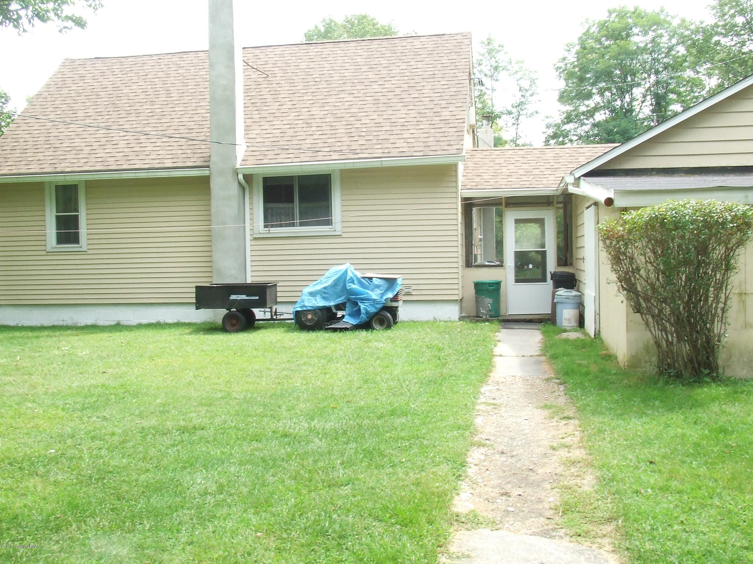 6023 Running Valley Road Stroudsburg, PA 18360 - Photo 19 of 39 a backyard of a house with table and chairs