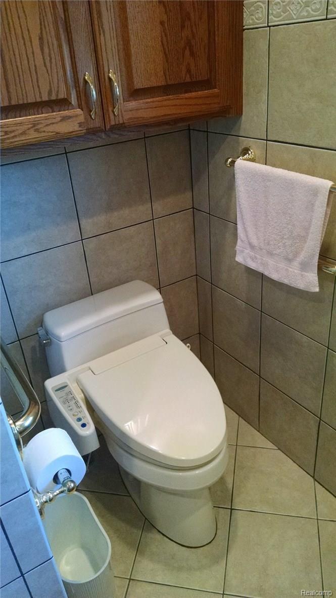 9674 Reeck Road Allen Park, MI 48101 - Photo 20 of 28 SECOND SHOT OF MAIN FLOOR BATH...COMBINATION TOILET/BIDET.