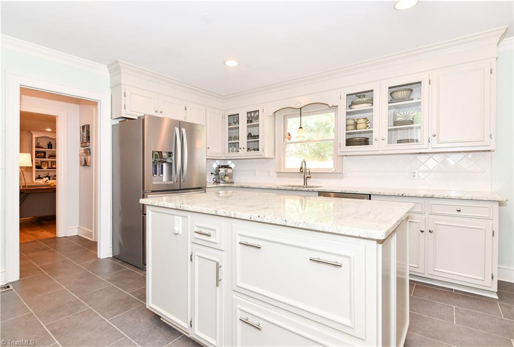 1602 Heathcliff Road High Point, NC 27262 - Photo 11 of 39 Gallery Image 11