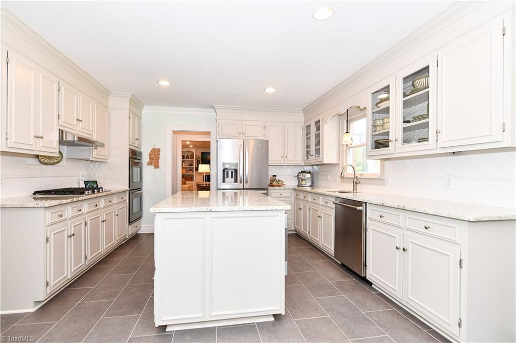 1602 Heathcliff Road High Point, NC 27262 - Photo 10 of 39 Gallery Image 10
