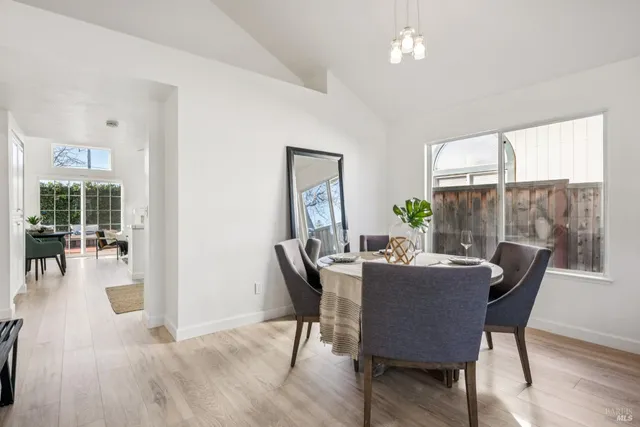 $725,000 | 160 Flametree Circle, Windsor, CA 95492