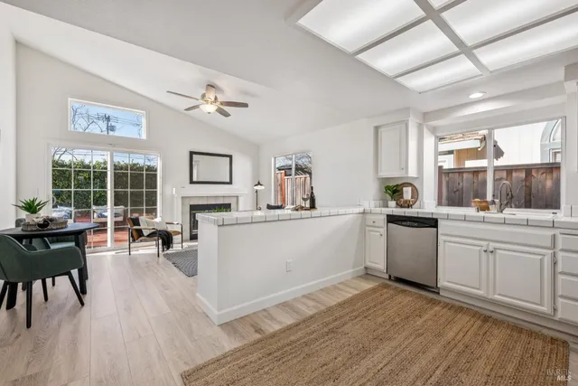 $725,000 | 160 Flametree Circle, Windsor, CA 95492