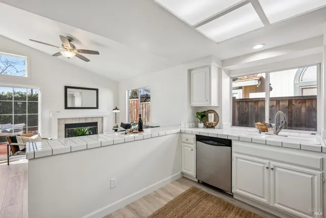 $725,000 | 160 Flametree Circle, Windsor, CA 95492