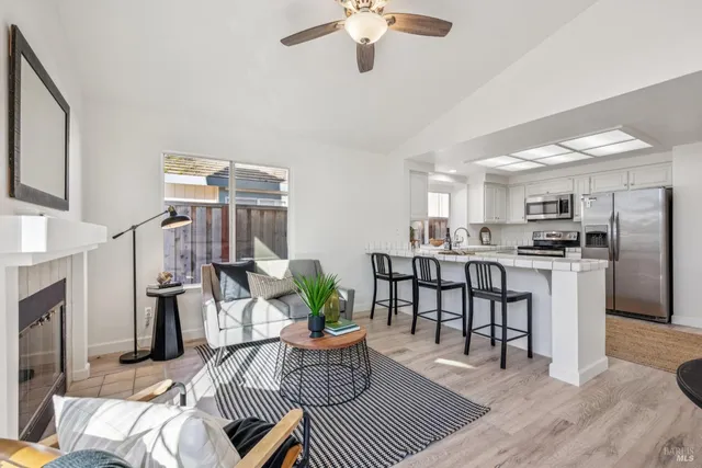 $725,000 | 160 Flametree Circle, Windsor, CA 95492