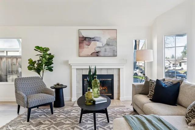 $725,000 | 160 Flametree Circle, Windsor, CA 95492